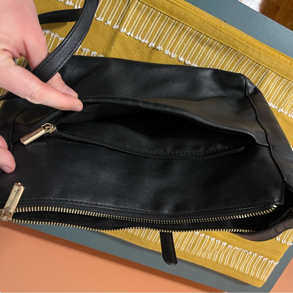 a new day black cross body purse - Picture 10 of 10